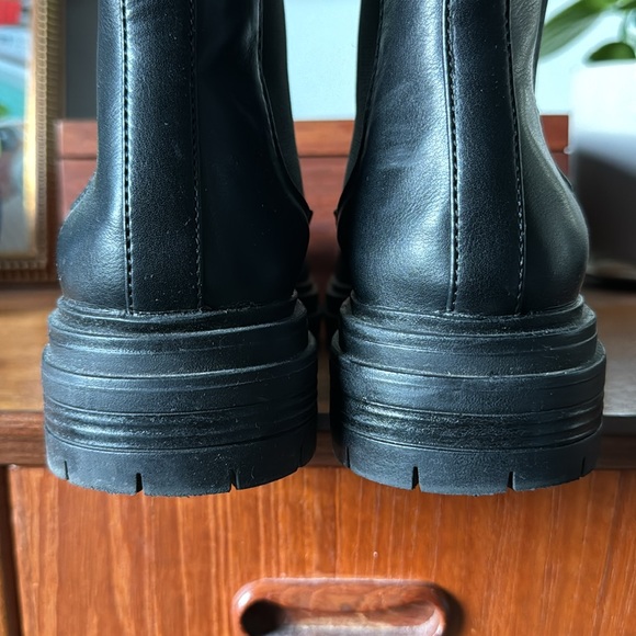 Like New Steve Madden Ankle Boots - Picture 4 of 6